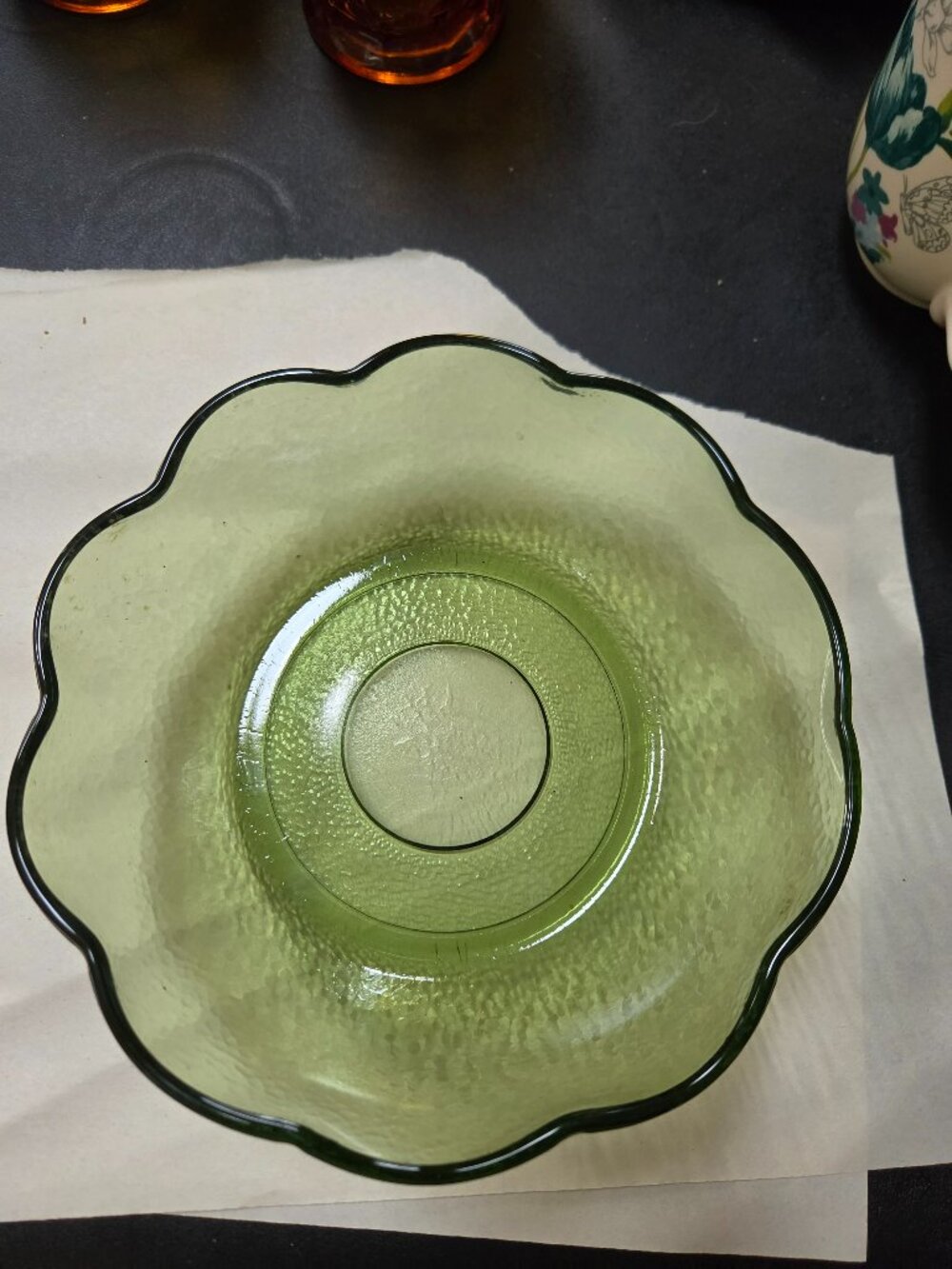 VINTAGE HAZEL ATLAS GREEN GLASS BOWL PEBBLESTONE RUFFLED RIM